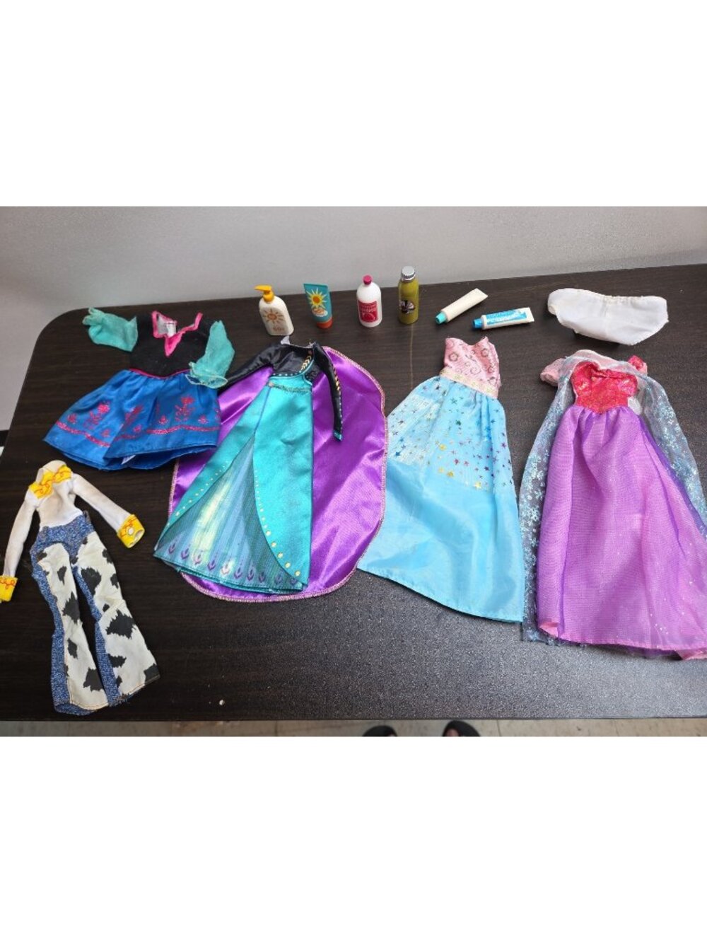 Disney Store Doll Clothes & Accessories Lot Outfits Fashions Frozen Toy Story